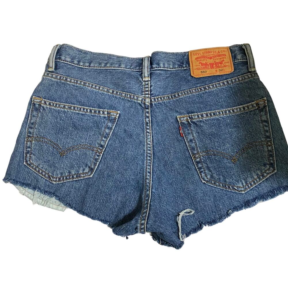LEVI Women Shorts Cutoff 550 Size 32 Medium Wash Plus Size Cowgirl American 90s